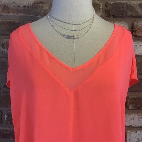 $10 SALE🎉 TORRID Woman's Neon Coral Georgette V-neck Chiffon Inset Blouse Top 0 - Picture 6 of 9
